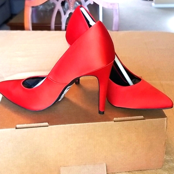 Never worn, Red/Orange Satin Heels that will turn heads! - Picture 4 of 7